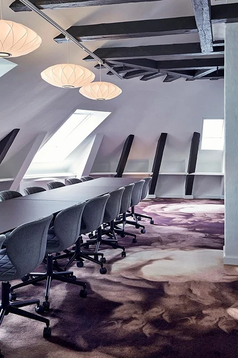 How Office Carpet Tiles Improve Workspaces and Design